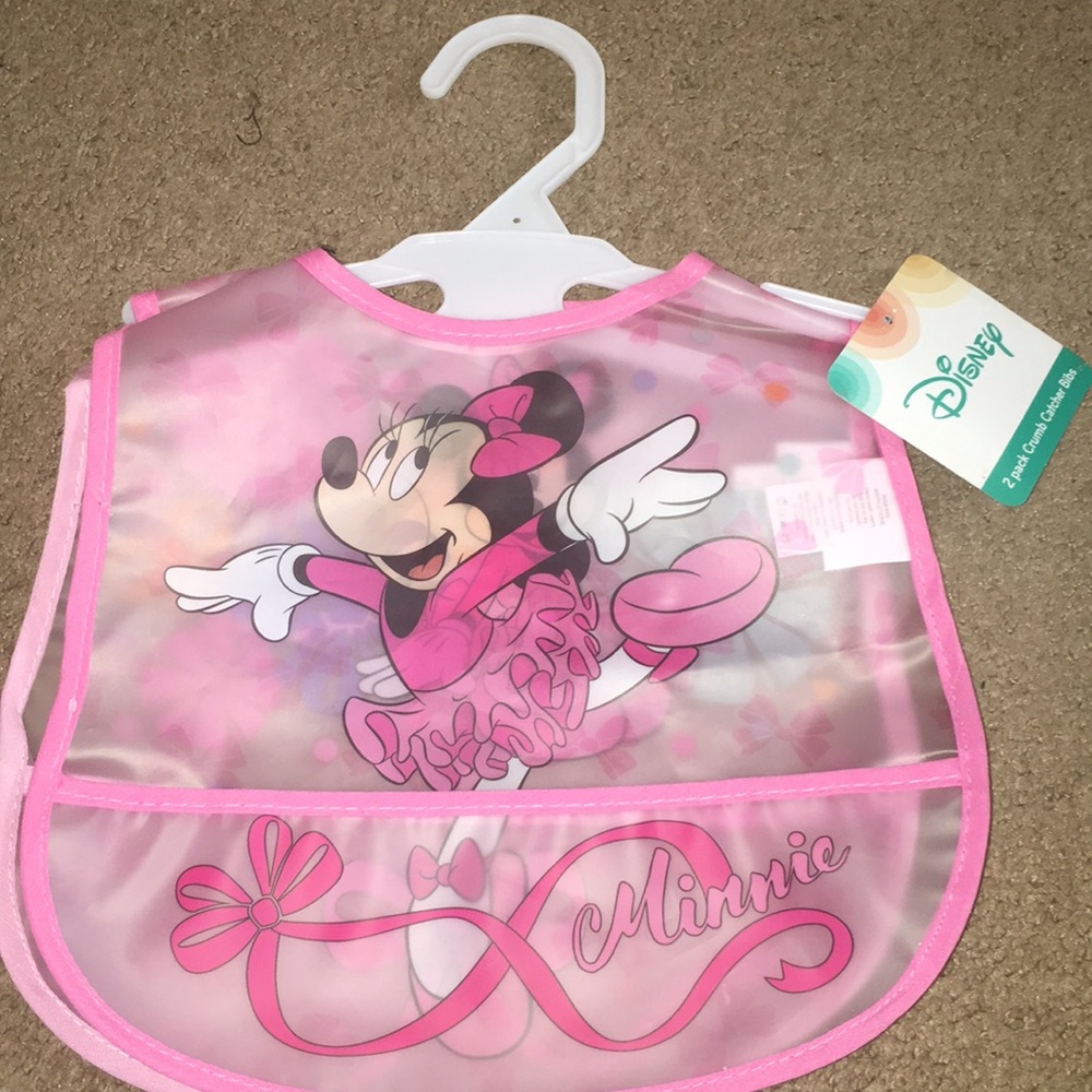 Disney’s Minnie Mouse crumb catcher bib set